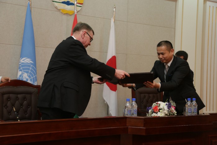 Dushanbe, 03 March 2015 – The United Nations Development Programme (UNDP), the Governments of Tajikistan and Japan as well as Japan International Cooperation Agency (JICA) signed off today on a new, two and half year project that will see 160,000 people from Tajikistan and Afghanistan using the target Border Crossing Points (BCP) and cross border markets benefit from a safer, better run border. 